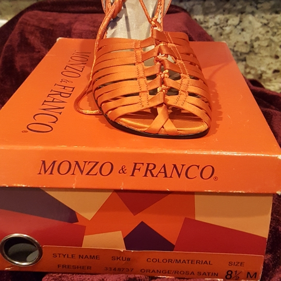 Women Shoes - Picture 2 of 16